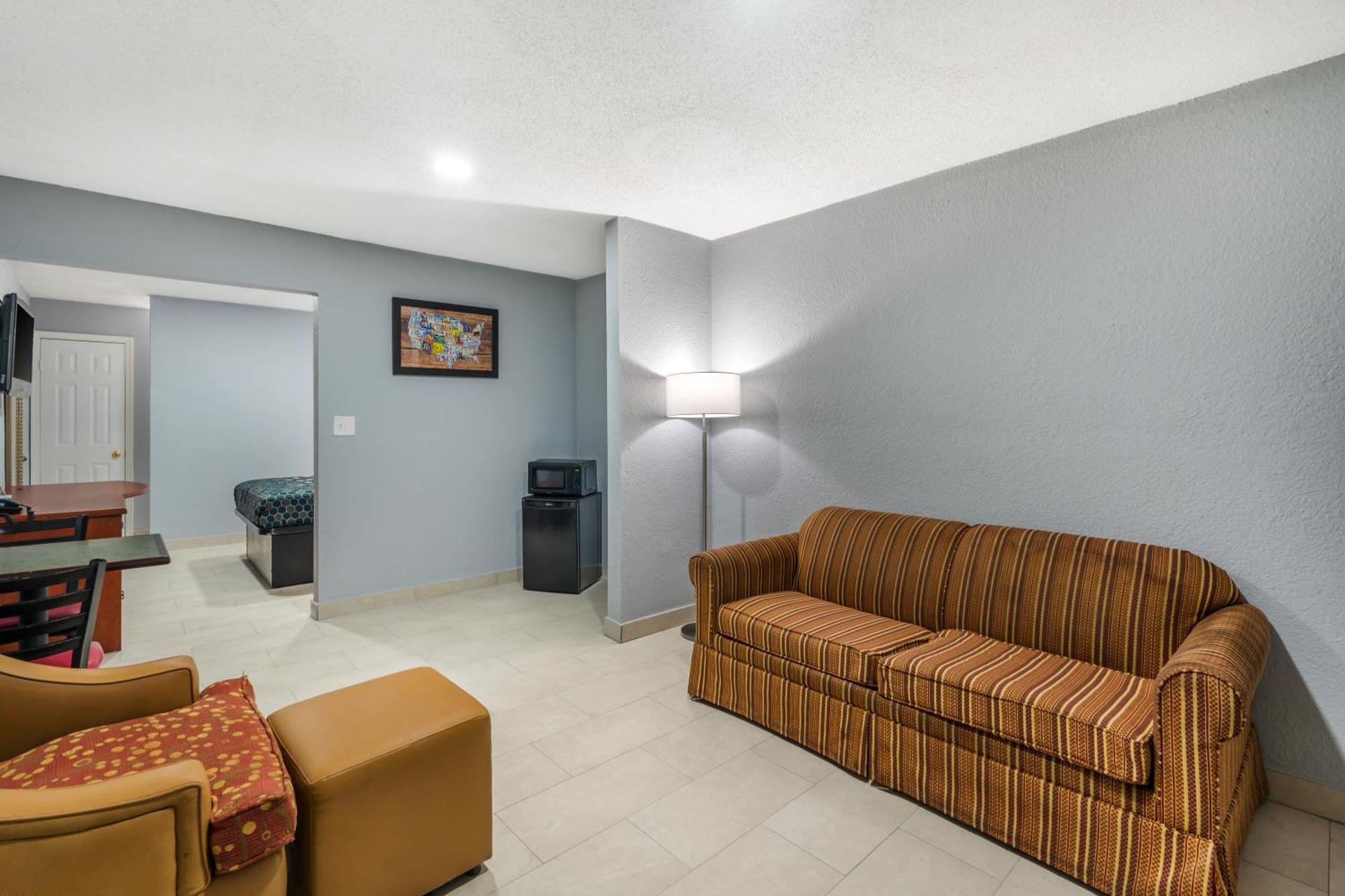 Econo Lodge Inn&Suites I-64&US 13 Virginia Beach Extérieur photo